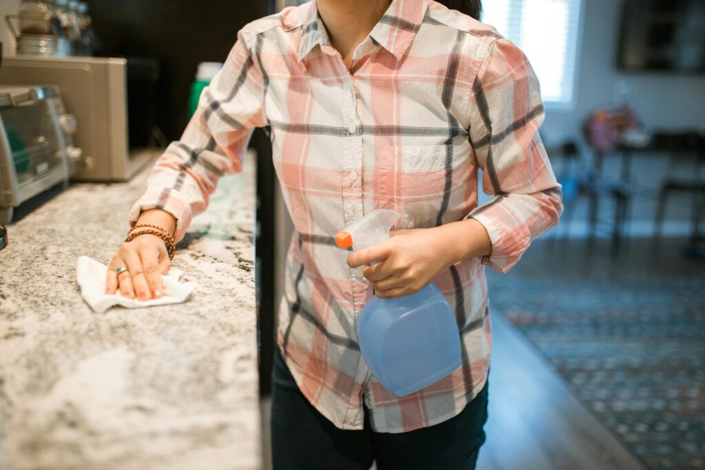 Cleaning-countertops