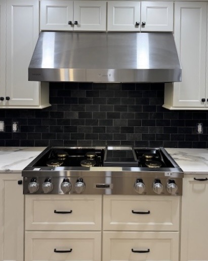 A Yorktowne Kitchen That Blends Warmth and Style