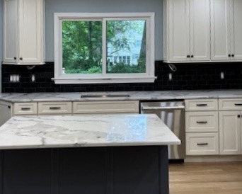 A Yorktowne Kitchen That Blends Warmth and Style