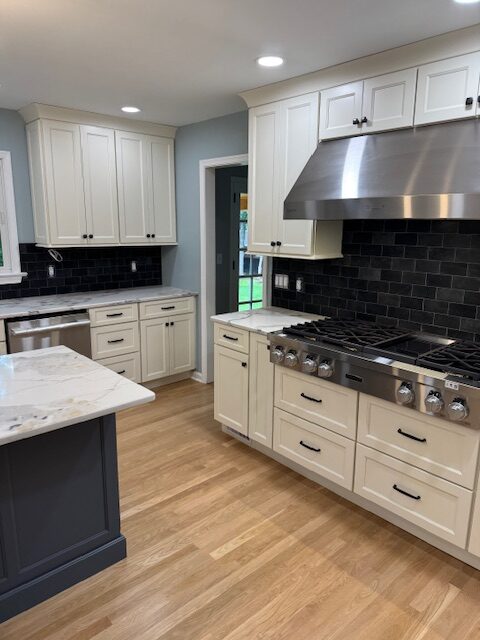A Yorktowne Kitchen That Blends Warmth and Style