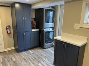 Wildwood kitchen remodel with Fabuwood Galaxy Indigo cabinets and HiMacs White Quartz countertops